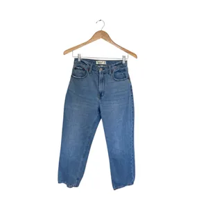 Abercrombie & Fitch The Ankle Straight Ultra High Rise Curve Love Jeans thumbnail 2