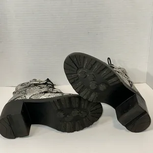 Shoedazzle Adrianna Shoes Block Heel Bootie Black White Faux‎ Snakeskin Size 6 thumbnail 9