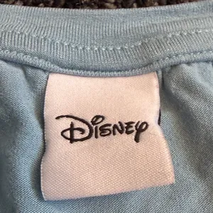 Disney Shirt Women's M /8 Blue Mickey Minnie Mouse Crop Top Graphic Short Sleeve thumbnail 2