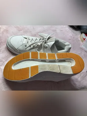On Running woman’s White Low-Top Leather Sneakers with Gold Logo 163 thumbnail 6