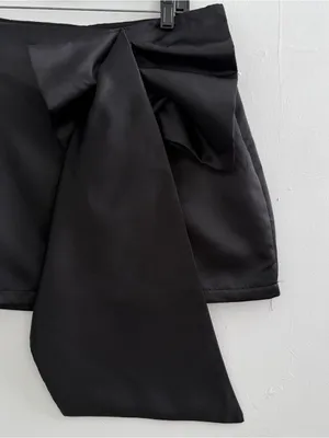 NEW MABLE Anthropologie Black Satin skirt with Side Bow SIZE LARGE thumbnail 3