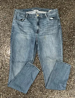 Old Navy High Rise Super Skinny Women’s Size 14 Blue Jeans thumbnail 1