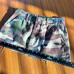 Urban Outfitters BDG Women's Green Camo Denim Mini Skirt Raw Hem Size Small thumbnail 7