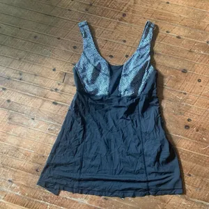 Lululemon Wrapper’s Delight black and white Athleisure top thumbnail 4
