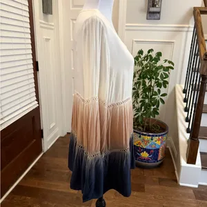 Entro EUC Elegant Bell Sleeve Embroidered Detail Ombre Women's Top thumbnail 3