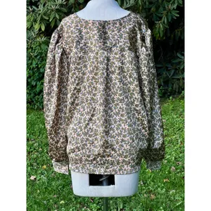 Women's Levis XL Delany Button Front Blouse Flowy Satin Floral thumbnail 2