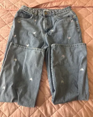 Forever 21 90s Fit Jeans With White Heart Patches thumbnail 1