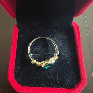 Ladies Gorgeous Golden with Faux Emerald Gemstone Ring Size 8 thumbnail 3