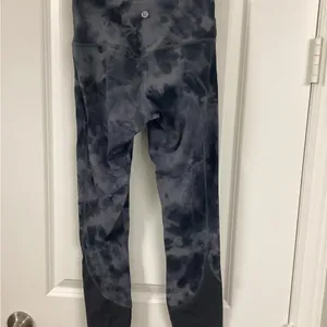 Lululemon Athletica Black Tie-Dye Scalloped Leggings thumbnail 3