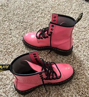 Dr. Martens Pink thumbnail 4