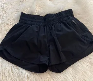 Lululemon Short size 6 Black Athletic Shorts excellent condition thumbnail 1