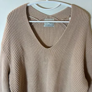 Urban Outfitters Tan Shaker‎ Stitch Oversized V-Neck Pullover Sweater Small thumbnail 2
