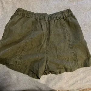 Madewell Olive pull on shorts size S thumbnail 7
