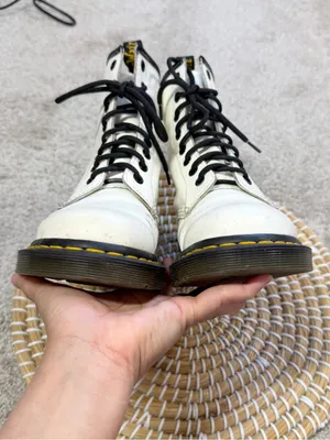 Dr. Martens Women’s Doc's. Doc Martens 11821 Boots 8 Eyes in White Gloss 7 thumbnail 8