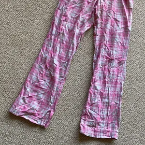 American Eagle Pink Grey Plaid Pajama Pants Women’s Size Small Stretch FLAWS thumbnail 4