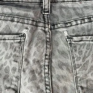 S.O.N.G. Leopard print jeans. Size 5. Blue thumbnail 5