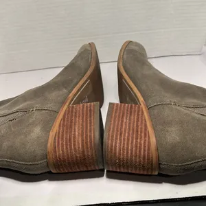 TOMS Women's Esme Desert Taupe Suede Chelsea Boot Size 8. 2.5” heel size thumbnail 7