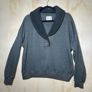 American Eagle Mountain‎ Graphic Sweater thumbnail 1