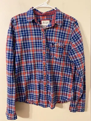 Women’s Abercrombie & Fitch Red‎ Blue Plaid Flannel Style Button Down Size Large thumbnail 1