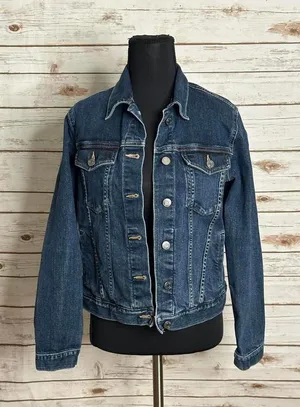 GAP classic button-up denim jean trucker jacket Size Small thumbnail 1