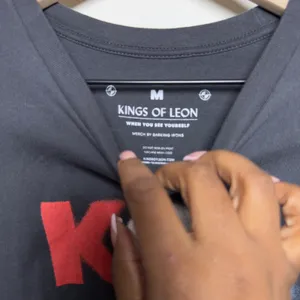 Kings of Leon Women Cotton T-Shirt M Black KOL Graphic Barking Irons Merch‎ thumbnail 2