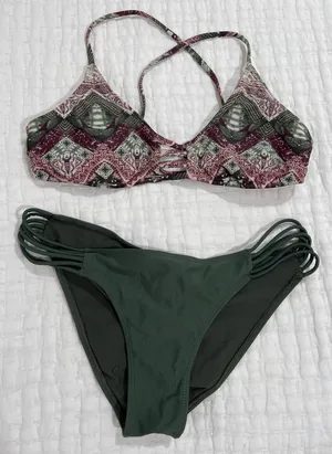 Tillys Bikini thumbnail 1