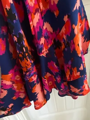 Pretty Garden Short Sleeve V-Neck Wrap MIDI Dress Ruffles Women’s Sz Medium NWOT thumbnail 5