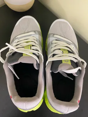 DQ women’s sneakers shoes size 8 thumbnail 5