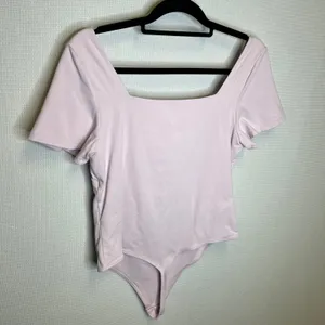 Aritzia Babaton Contour Short Sleeve Squareneck Bodysuit Lavender XL thumbnail 2