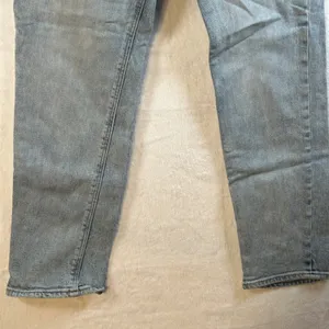 Old Navy Boyfriend Jeans Light Wash Distressed Denim Size‎ 6 thumbnail 3