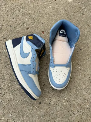 Jordan 1 High OG First in Flight thumbnail 9