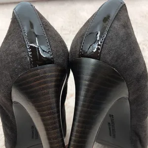 Naturalizer brown suede rounded toe heels thumbnail 6