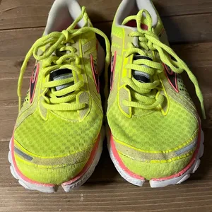 Brooks cadence neon yellow running shoes size 8 bg thumbnail 2