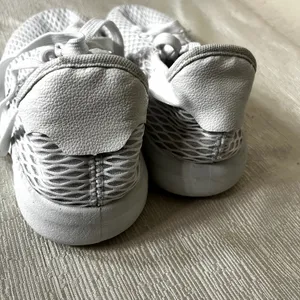 Solemates white sneakers 8/9 tennis shoes comfort mesh‎ thumbnail 5