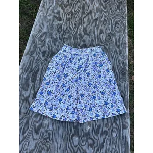 Vintage Prestwyck Womens‎ Shorts Small White Blue Floral Cotton Cottage Spring thumbnail 2