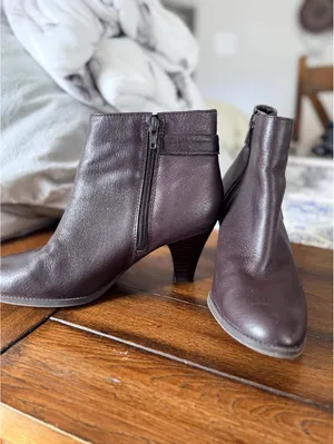 Brown ankle boots sz 7 1/2 thumbnail 2