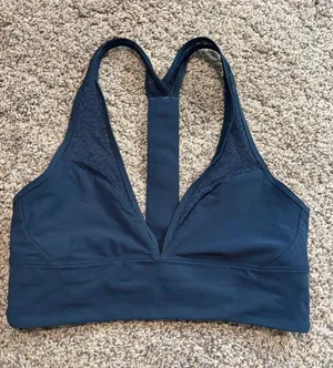 Lululemon Twist & Train Bra size 6 thumbnail 1