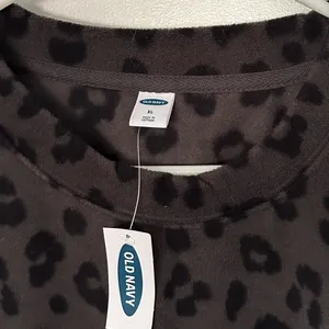 NWT..Old Navy Leopard Print Fleece Top XL thumbnail 2