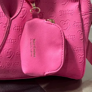 JUICY COUTURE Hot Pink Embossed Shoulder Weekender Bag & Small Coin Purse thumbnail 2