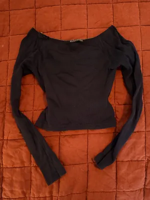 brandy melville off the shoulder longsleeve thumbnail 2