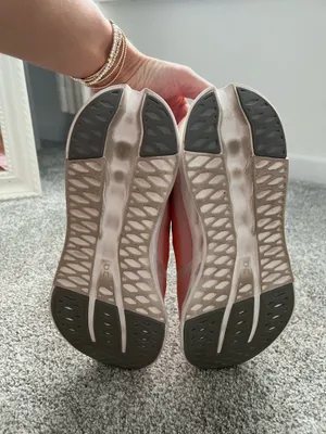 On Cloud Running Shoes thumbnail 6