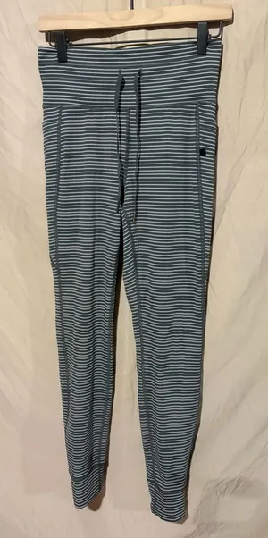 Halara joggers thumbnail 1