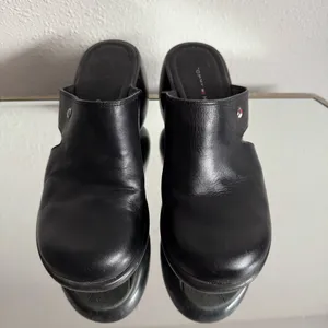 TOMMY HILFIGER Vintage 90s Y2K Black Leather Chunky Platform Slip On Clog Mules thumbnail 6