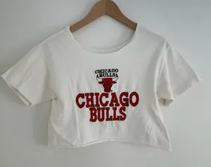 Chicago Bulls NBA cropped off the shoulder tee thumbnail 1