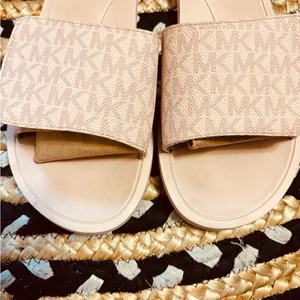 Michael Kors MK Signature Logo Print Wade Slide sandals in pink thumbnail 4