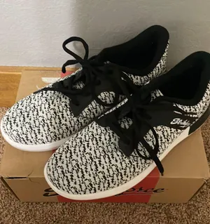 Bowling Shoes Size 7.5 thumbnail 1