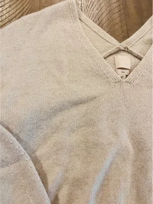 H&M Premium 100% Lambswool Beige V-Neck Slouchy Knit Sweater thumbnail 2