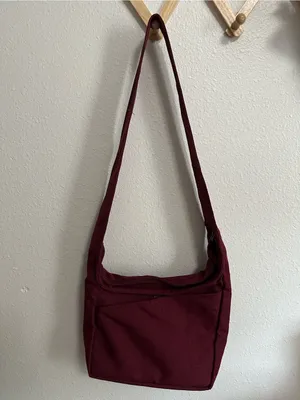 Ogio Everyday Tablet Crossbody Messenger Bag in Burgundy Red thumbnail 3