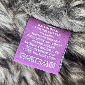Navy faux fur lined puffer vest with gold detail Small thumbnail 8