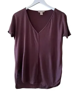 Banana Republic V-Neck Trendy Burgundy Short Sleeves Womens T-shirt SZ XS thumbnail 1